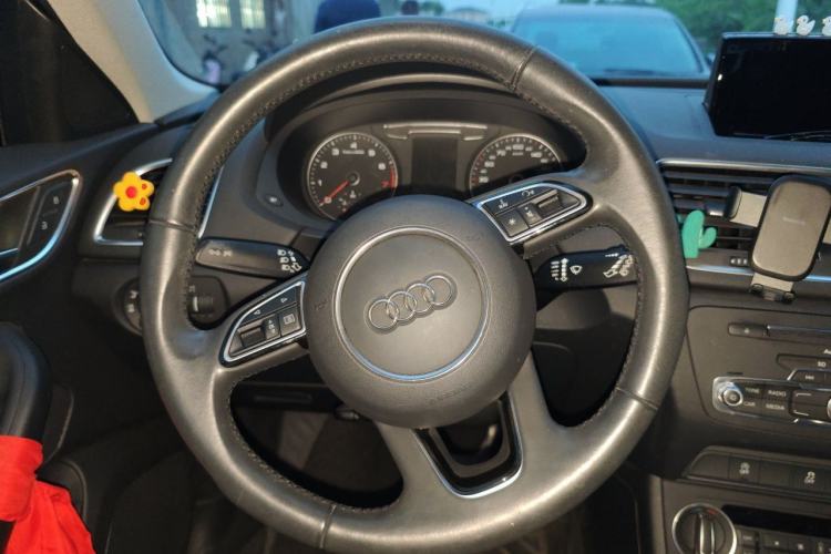 Used Audi Q3 2018 30th Anniversary Edition 30 TFSI Fashion Model Steering Wheel