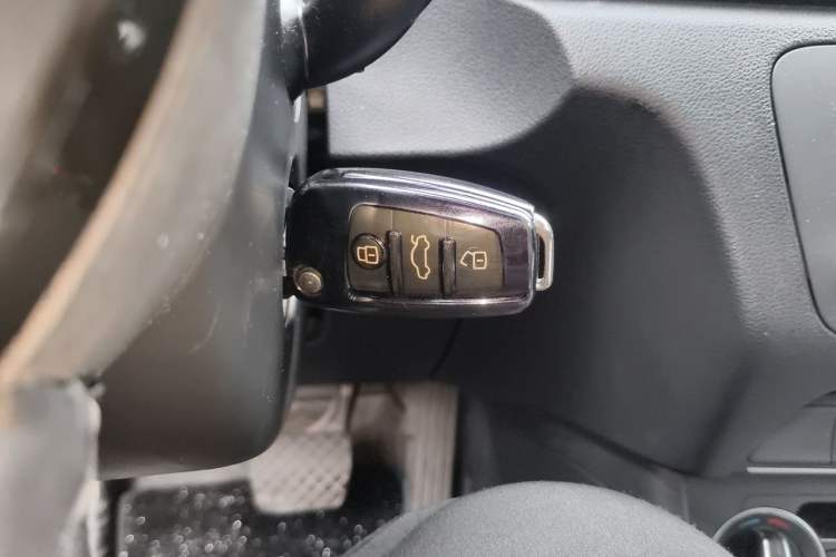 Used Audi Q3 2018 30th Anniversary Edition 30 TFSI Fashion Model Vehicle Key