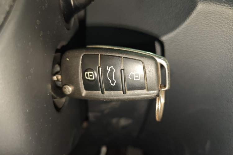 Used Audi Q3 2018 30th Anniversary Edition 30 TFSI Fashion Model Vehicle Key