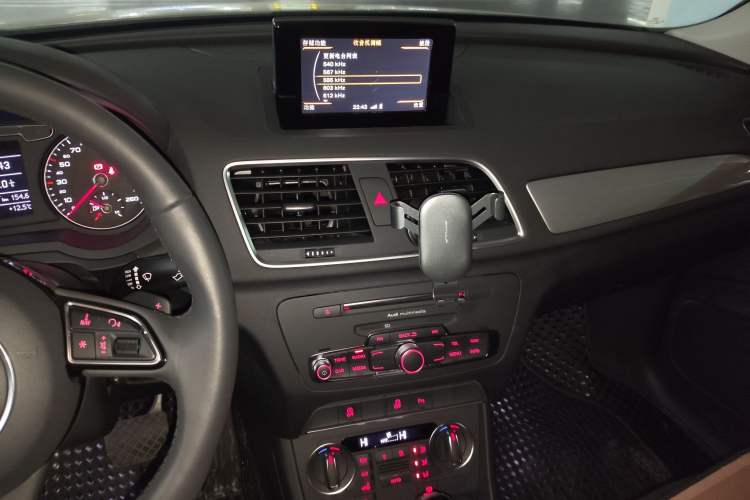 Used Audi Q3 2018 30th Anniversary Edition 30 TFSI Fashion Model Audio And AC Panel