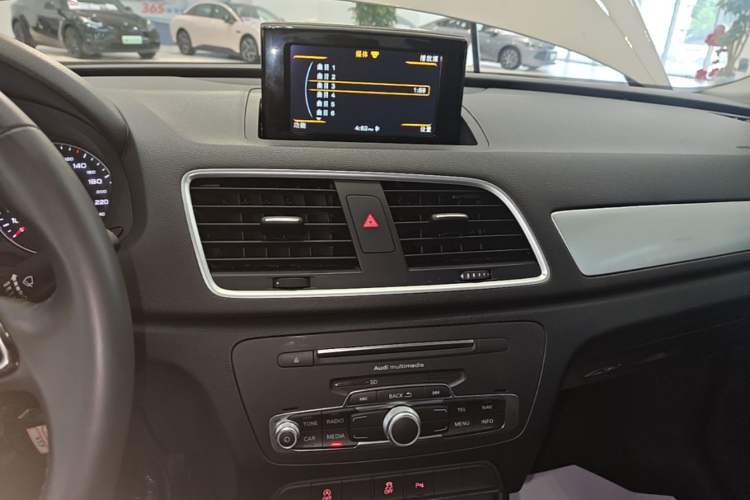 Used Audi Q3 2018 30 TFSI Fashion Edition Collector's Version Audio And AC Panel