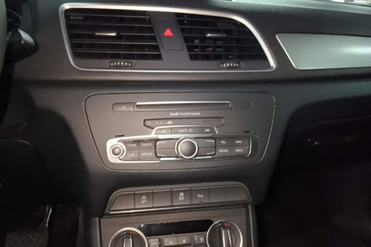 Used Audi Q3 2018 30 TFSI Fashion Edition Collector's Version Audio And AC Panel