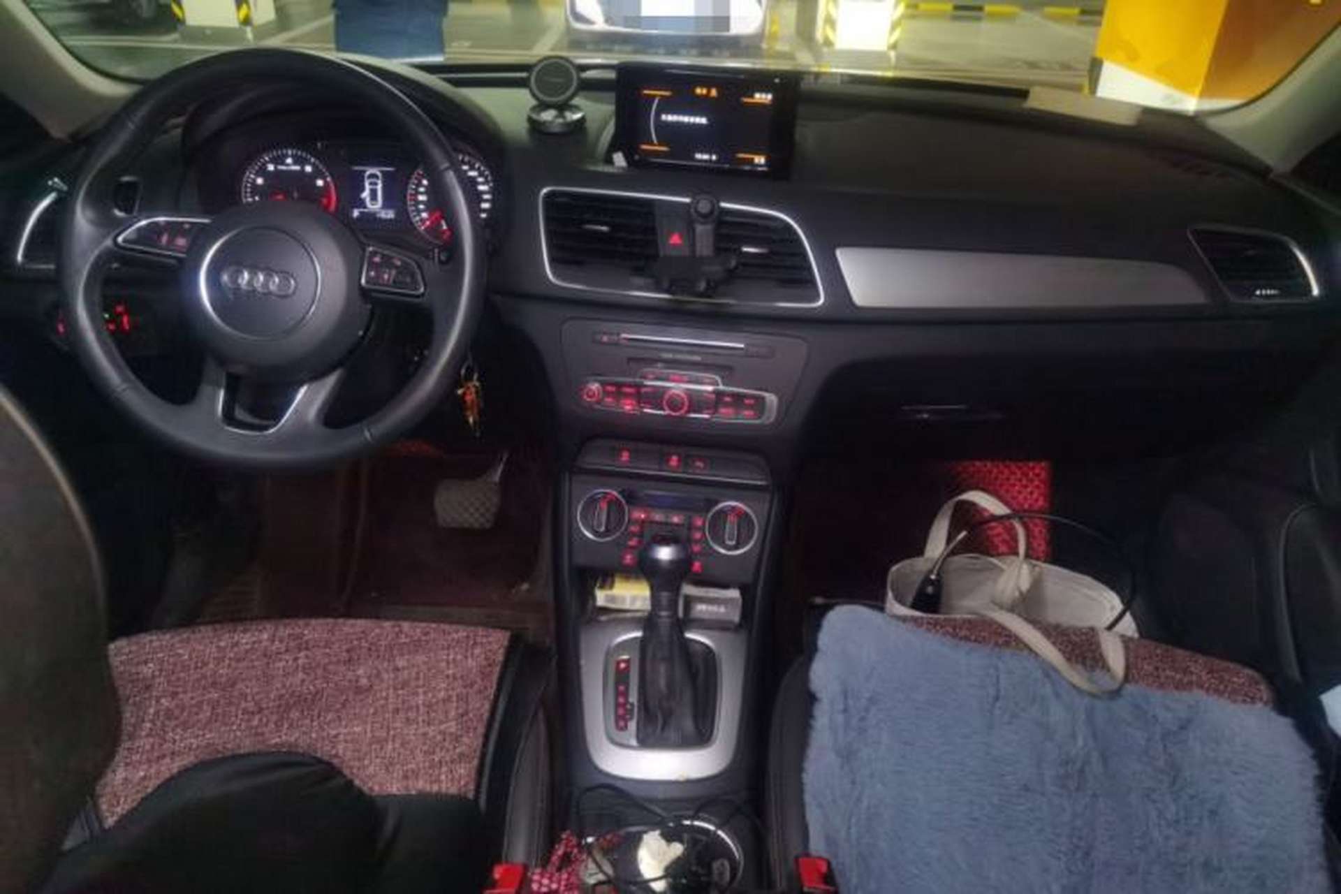 Used Audi Q3 2018 30 TFSI Fashion Edition Collector's Version Center Console