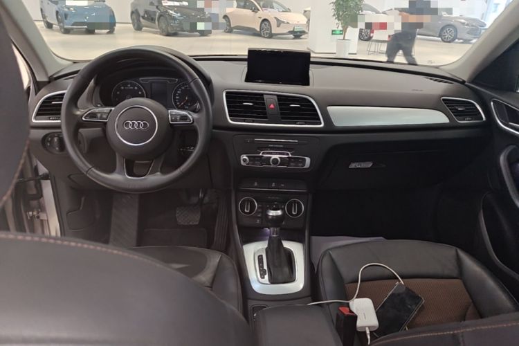 Used Audi Q3 2018 30 TFSI Fashion Edition Collector's Version Center Console