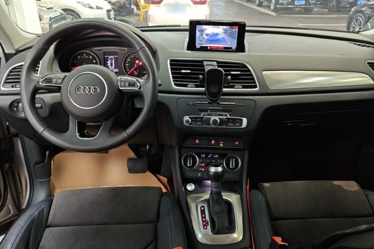 Used Audi Q3 2018 30th Anniversary Edition 35 TFSI Sport Model Center Console