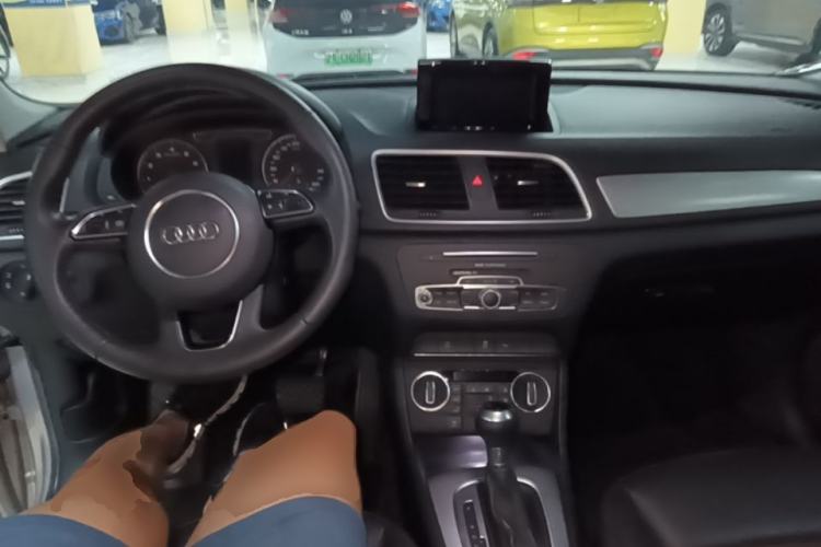 Used Audi Q3 2018 30 TFSI Fashion Edition Collector's Version Center Console