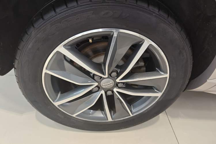 Used Audi Q3 2018 30 TFSI Fashion Edition Collector's Version Exterior 5