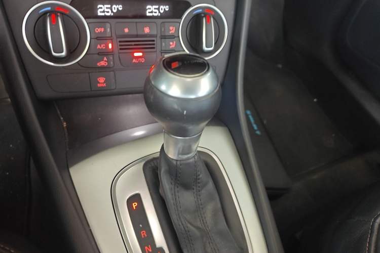 Used Audi Q3 2018 30th Anniversary Edition 30 TFSI Fashion Model Gear Lever