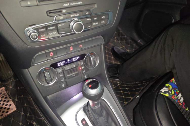 Used Audi Q3 2018 30th Anniversary Edition 30 TFSI Fashion Model Gear Lever