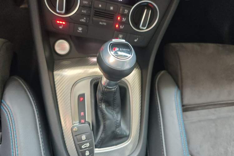 Used Audi Q3 2018 30th Anniversary Edition 35 TFSI Sport Model Gear Lever