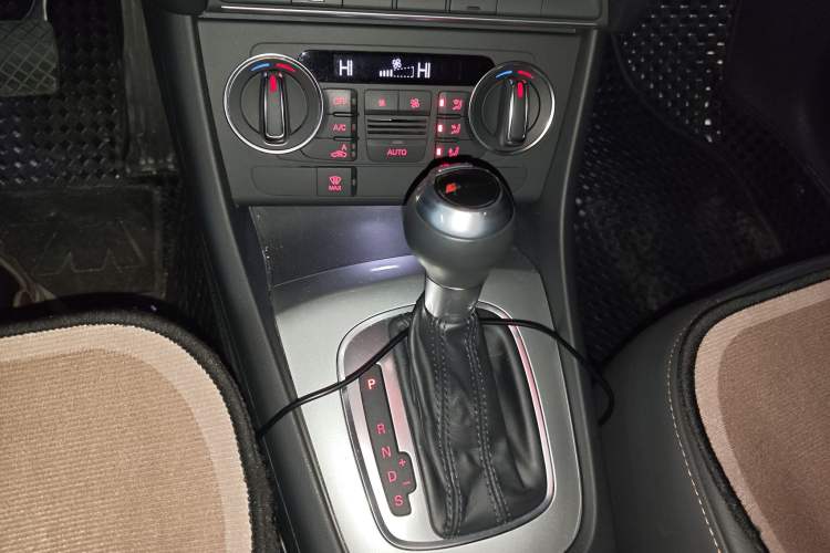 Used Audi Q3 2018 30th Anniversary Edition 30 TFSI Fashion Model Gear Lever