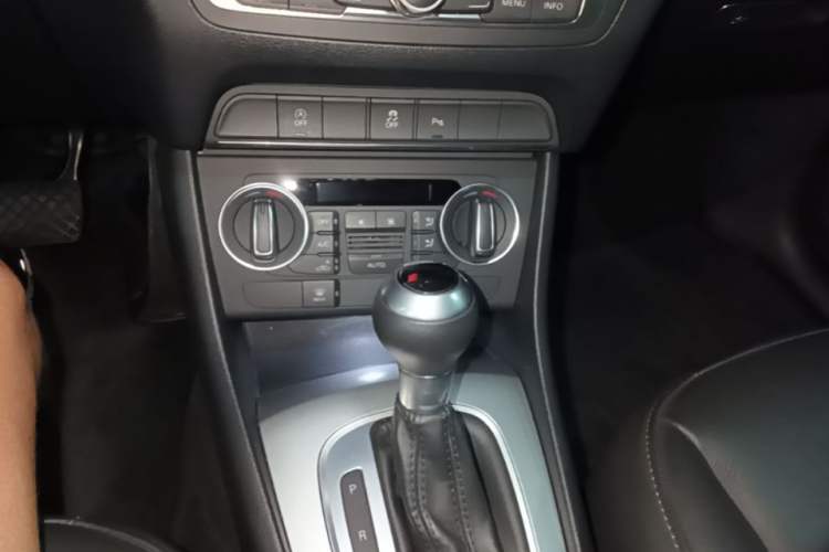 Used Audi Q3 2018 30 TFSI Fashion Edition Collector's Version Gear Lever