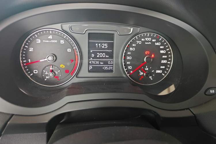 Used Audi Q3 2018 30th Anniversary Edition 30 TFSI Fashion Model Odometer Close Up