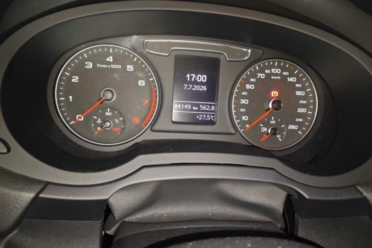 Used Audi Q3 2018 30th Anniversary Edition 30 TFSI Fashion Model Odometer Close Up