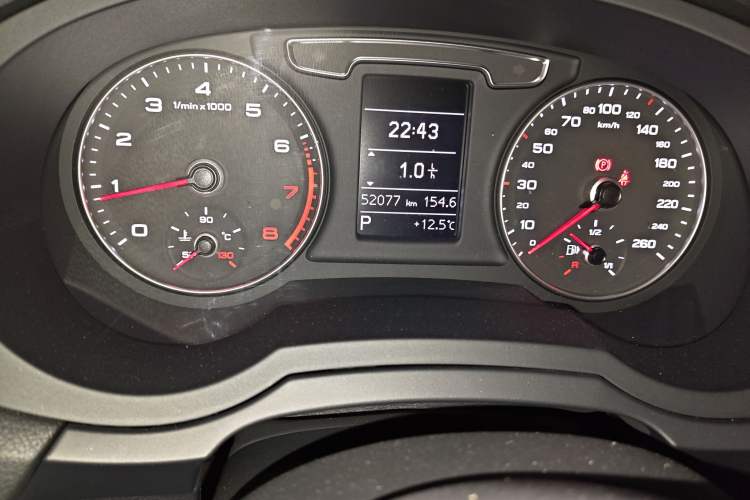 Used Audi Q3 2018 30th Anniversary Edition 30 TFSI Fashion Model Odometer Close Up