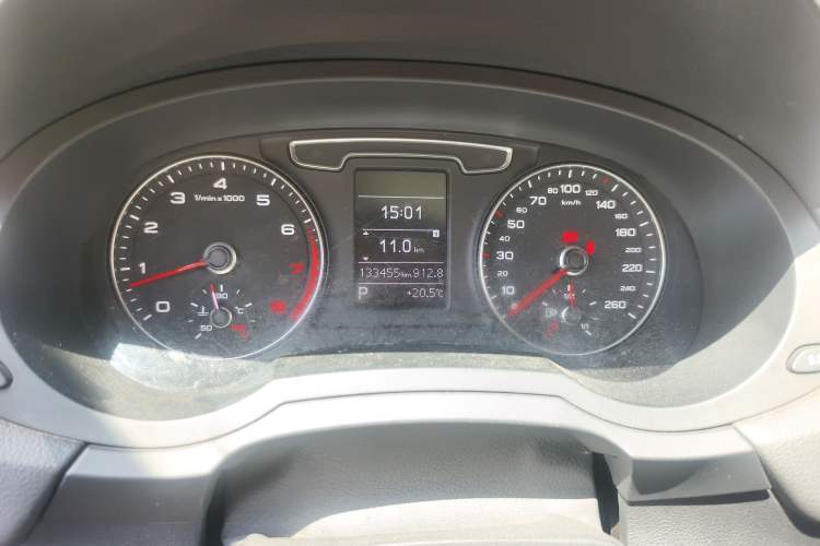 Used Audi Q3 2018 30th Anniversary Edition 35 TFSI Fashion Model Odometer Close Up