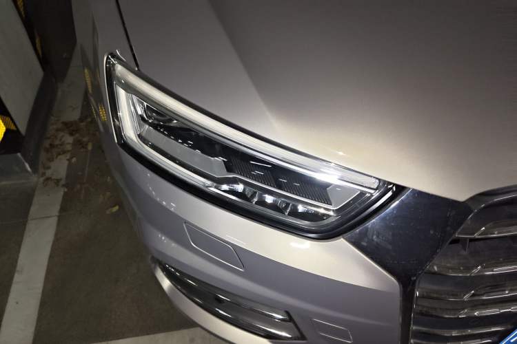 Used Audi Q3 2018 30th Anniversary Edition 30 TFSI Fashion Model Right Front Headlight
