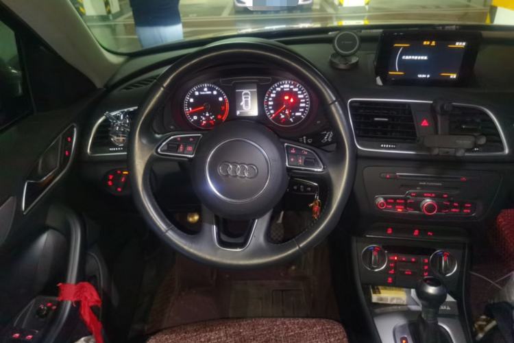 Used Audi Q3 2018 30 TFSI Fashion Edition Collector's Version Steering Wheel