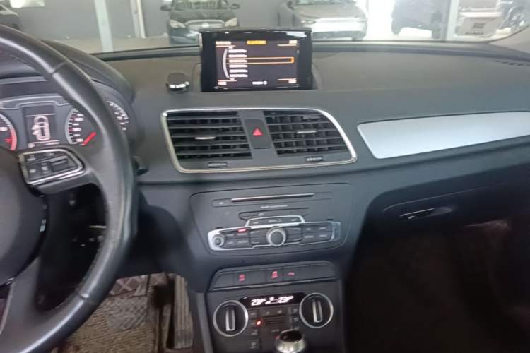 Used Audi Q3 2018 30th Anniversary Edition 30 TFSI Fashion Model Audio And AC Panel