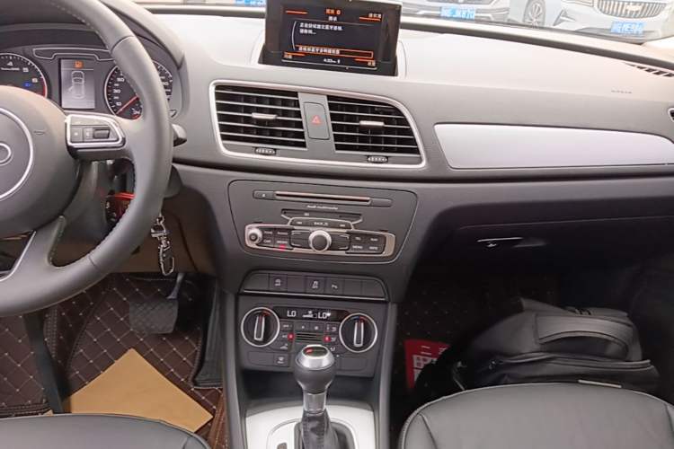 Used Audi Q3 2018 30th Anniversary Edition 35 TFSI Fashion Model Audio And AC Panel