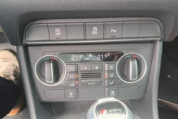 Used Audi Q3 2018 30th Anniversary Edition 35 TFSI Fashion Model Audio And AC Panel