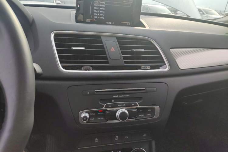 Used Audi Q3 2018 30th Anniversary Edition 35 TFSI Sport Model Audio And AC Panel