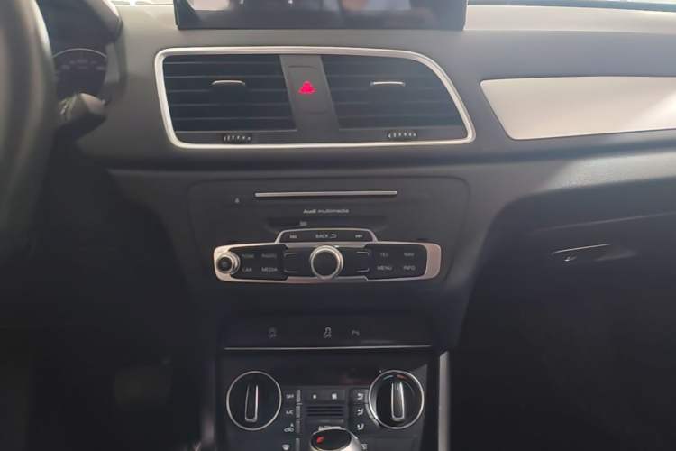 Used Audi Q3 2018 30th Anniversary Edition 30 TFSI Fashion Model Audio And AC Panel