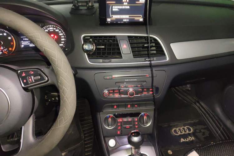 Used Audi Q3 2018 30th Anniversary Edition 35 TFSI Fashion Model Audio And AC Panel