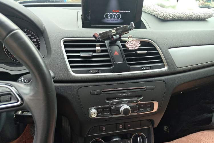 Used Audi Q3 2018 30th Anniversary Edition 30 TFSI Fashion Model Audio And AC Panel