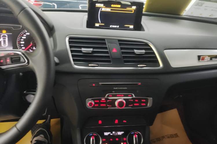 Used Audi Q3 2018 30th Anniversary Edition 30 TFSI Fashion Model Audio And AC Panel