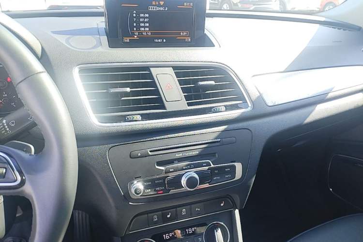Used Audi Q3 2018 30th Anniversary Edition 30 TFSI Style Model Audio And AC Panel