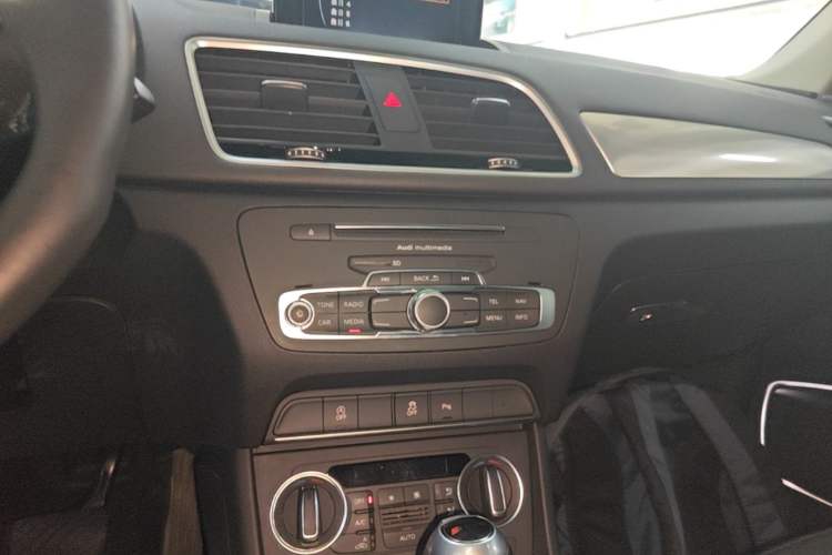 Used Audi Q3 2018 30th Anniversary Edition 30 TFSI Style Model Audio And AC Panel