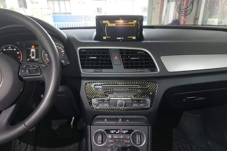 Used Audi Q3 2018 30th Anniversary Edition 30 TFSI Fashion Model Audio And AC Panel