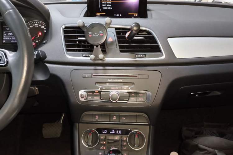 Used Audi Q3 2018 30th Anniversary Edition 30 TFSI Fashion Model Audio And AC Panel