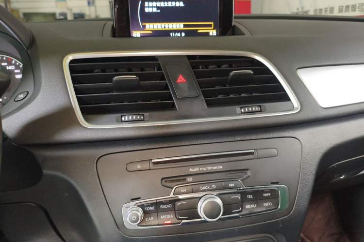 Used Audi Q3 2018 30th Anniversary Edition 30 TFSI Fashion Model Audio And AC Panel