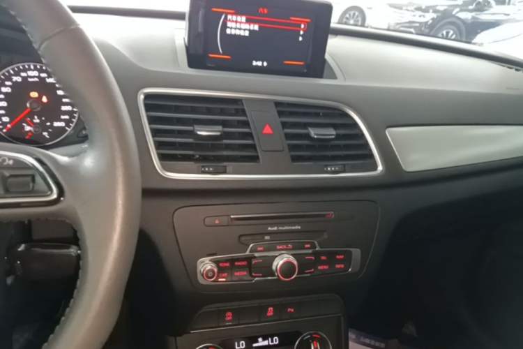 Used Audi Q3 2018 30th Anniversary Edition 30 TFSI Fashion Model Audio And AC Panel