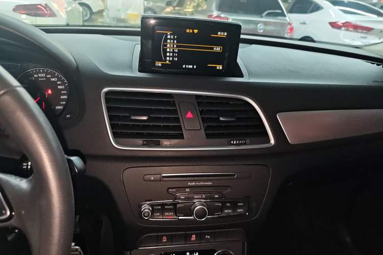 Used Audi Q3 2018 30th Anniversary Edition 30 TFSI Fashion Model Audio And AC Panel