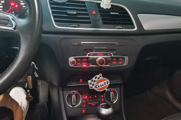 Used Audi Q3 2018 30th Anniversary Edition 30 TFSI Fashion Model Audio And AC Panel