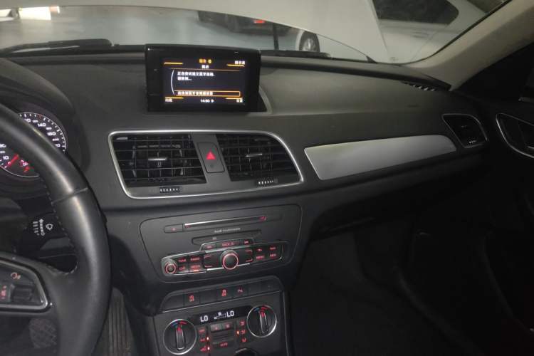 Used Audi Q3 2018 30th Anniversary Edition 35 TFSI Fashion Model Audio And AC Panel