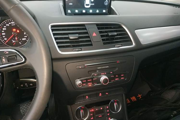 Used Audi Q3 2018 30th Anniversary Edition 30 TFSI Fashion Model Audio And AC Panel