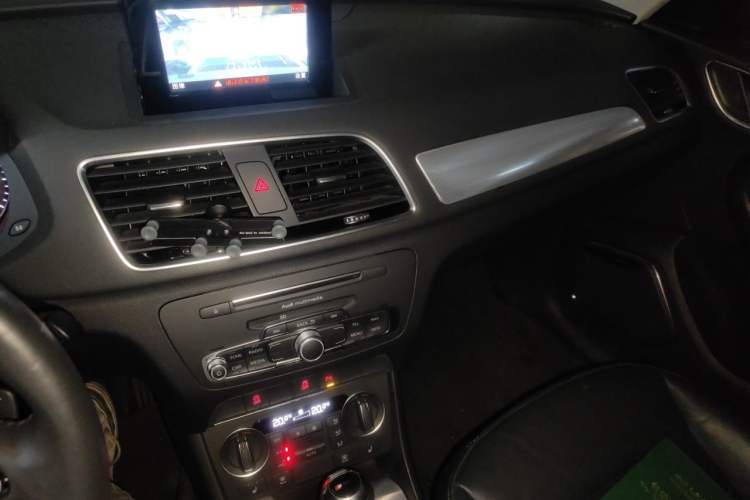 Used Audi Q3 2018 30th Anniversary Edition 30 TFSI Style Model Audio And AC Panel