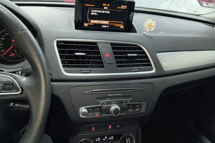 Used Audi Q3 2018 30th Anniversary Edition 30 TFSI Fashion Model Audio And AC Panel