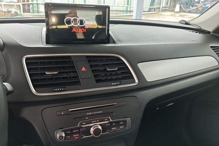 Used Audi Q3 2018 30th Anniversary Edition 30 TFSI Fashion Model Audio And AC Panel