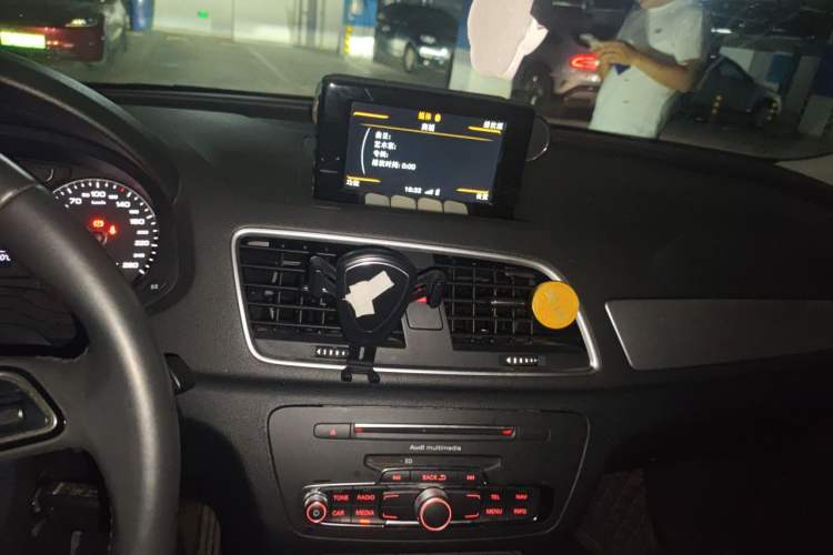 Used Audi Q3 2018 30 TFSI Fashion Edition Collector's Version Audio And AC Panel