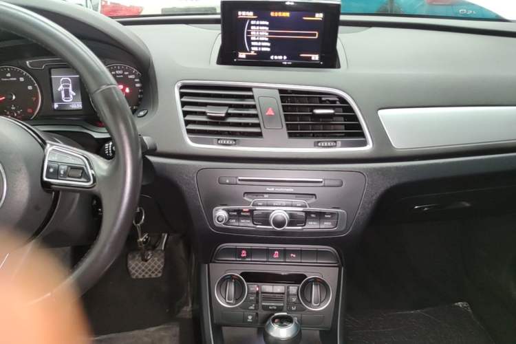 Used Audi Q3 2018 30th Anniversary Edition 30 TFSI Fashion Model Audio And AC Panel