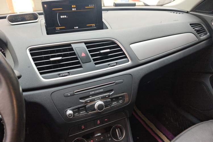 Used Audi Q3 2018 30th Anniversary Edition 30 TFSI Fashion Model Audio And AC Panel