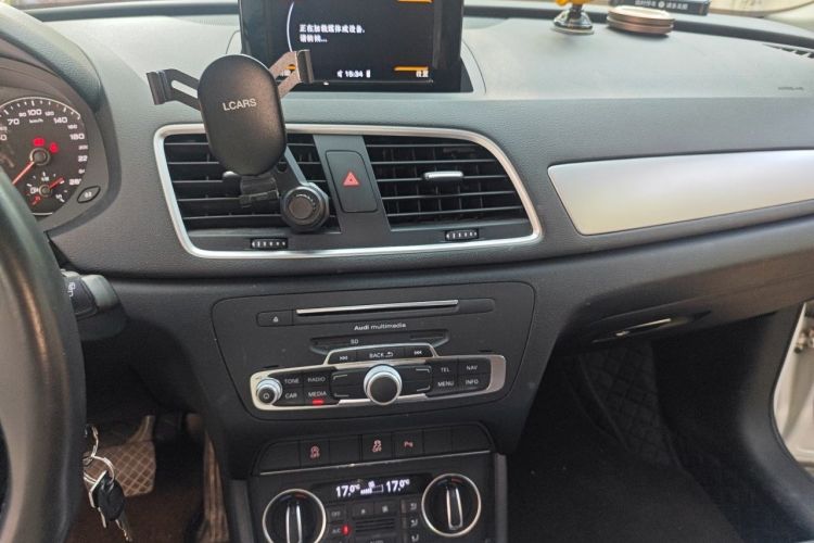 Used Audi Q3 2018 30 TFSI Fashion Edition Collector's Version Audio And AC Panel