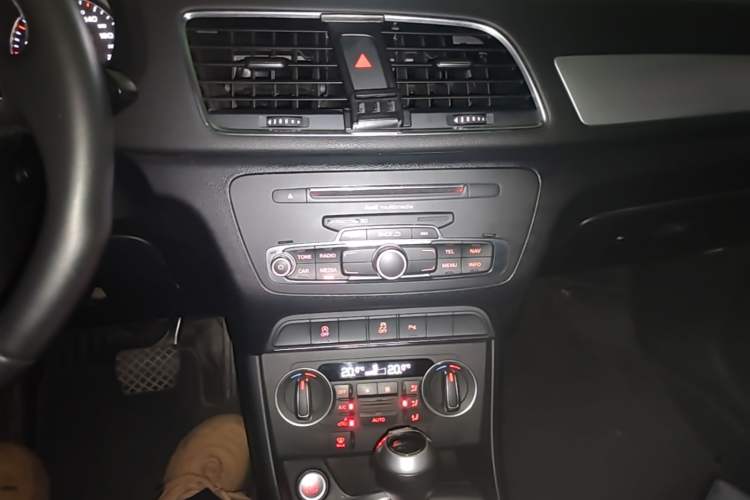 Used Audi Q3 2018 30th Anniversary Edition 30 TFSI Fashion Model Audio And AC Panel