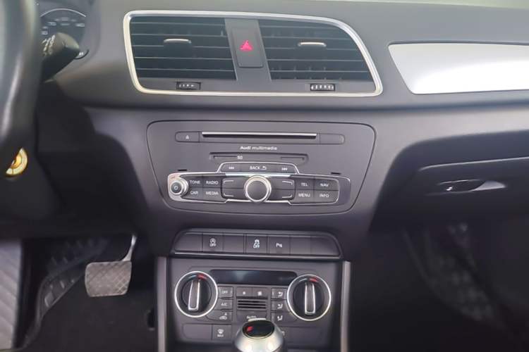 Used Audi Q3 2018 30th Anniversary Edition 35 TFSI Fashion Model Audio And AC Panel