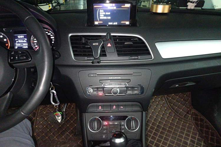 Used Audi Q3 2018 30th Anniversary Edition 30 TFSI Fashion Model Audio And AC Panel
